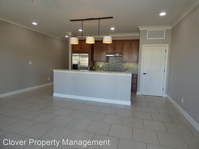 Building Photo - 1 br, 1 bath House - 415 E. Romana St. Uni...