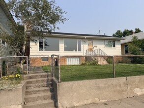 Building Photo - 205 E Chinook St