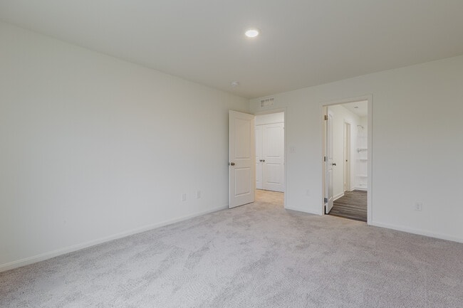 Building Photo - 141 Red Hawk Dr