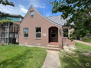Building Photo - 2420 White Oak Dr