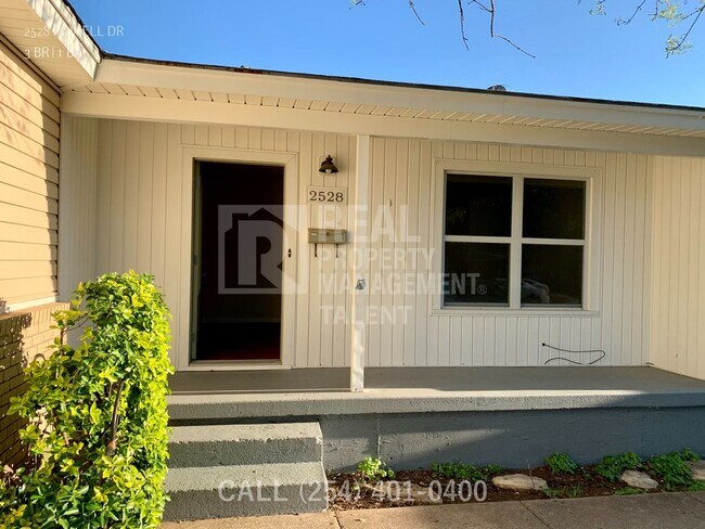 Foto del edificio - 2528 Powell Dr