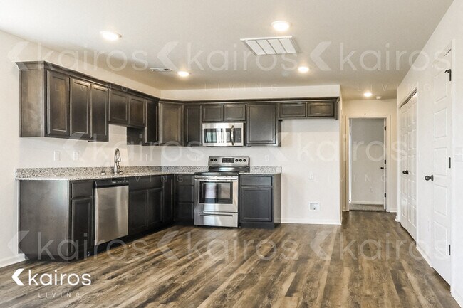 Building Photo - 309 Fieldstone Cir