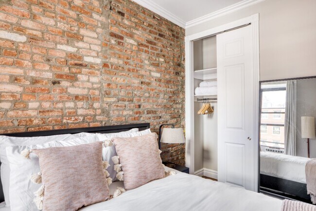 Foto del edificio - 326 E 35th St