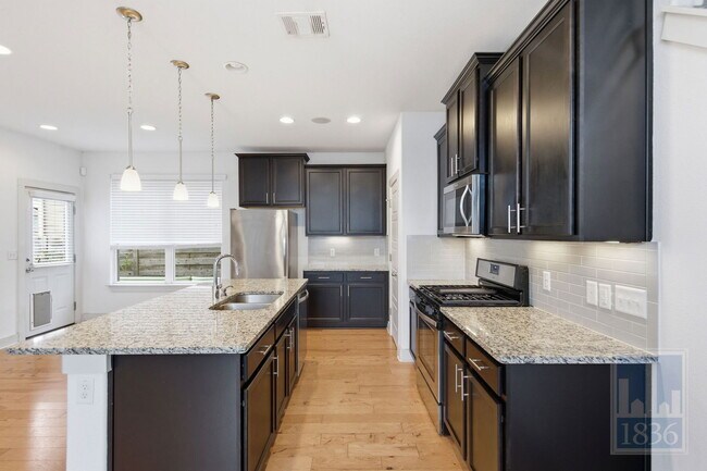 Building Photo - 5901 Rubicon Run