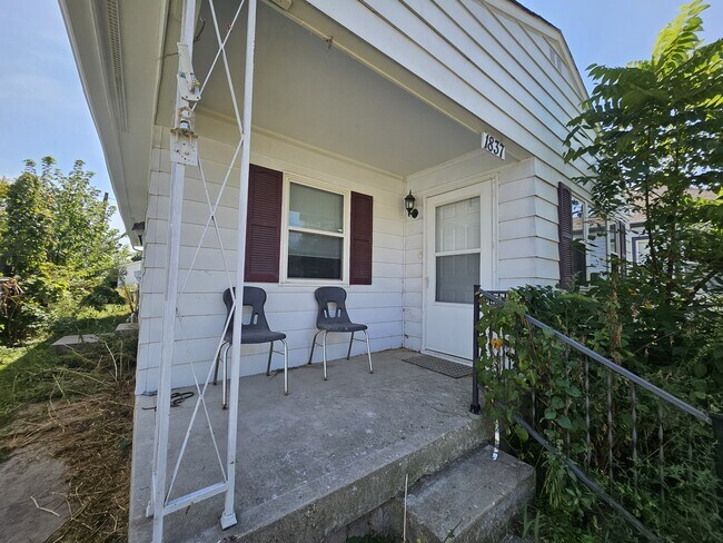 Building Photo - 1837 E Legrande Ave