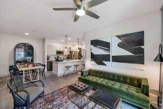 Building Photo - Zaterra