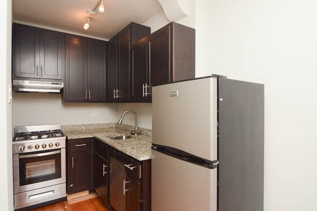 Building Photo - 617 W Patterson Ave