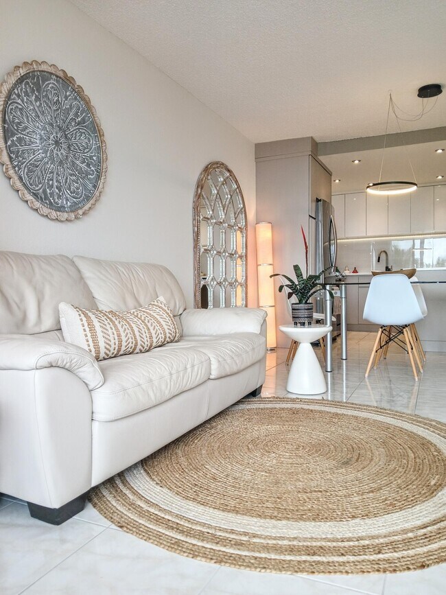 Building Photo - 1830 Embassy Dr