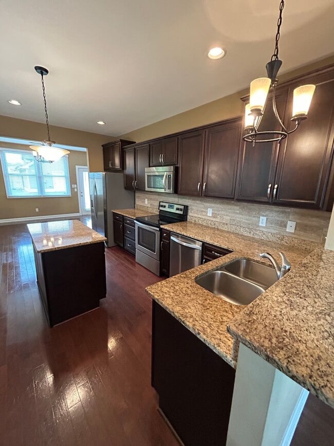 Building Photo - 3 bed 2.5 bath in Germantown, 1 Car Garage, Fenced Yard