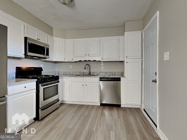 Building Photo - 900 Kennesaw Dr