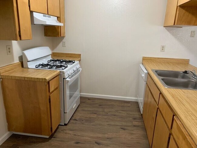 Building Photo - 206 E Mill Ave