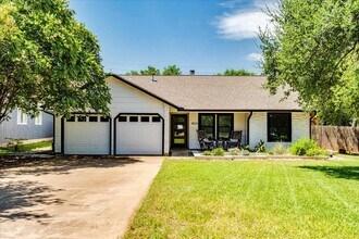 Building Photo - 4805 Pelham Dr