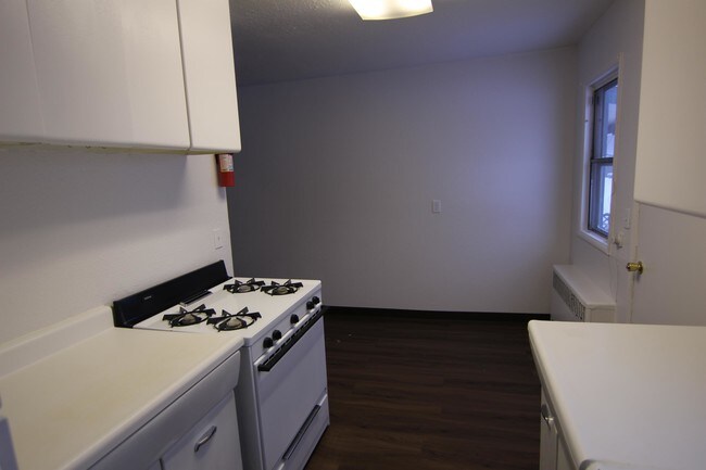 Building Photo - 516 A St