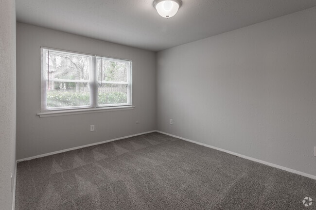 2BR,1BA,- 925SF - Lake Village