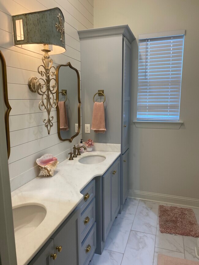 hall bath - 300 Channel Dr