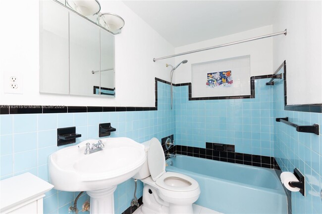 Foto del edificio - 6617 Simms St