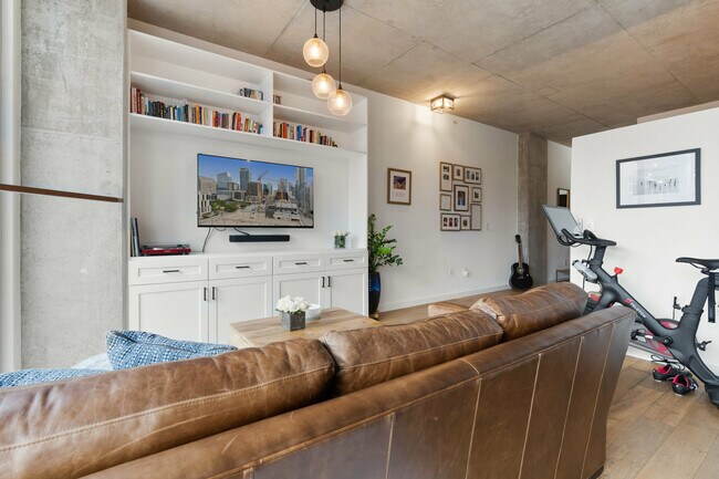 Building Photo - 360 Nueces St