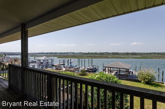 Building Photo - 3 br, 2.5 bath House - 46-B Pelican Drive