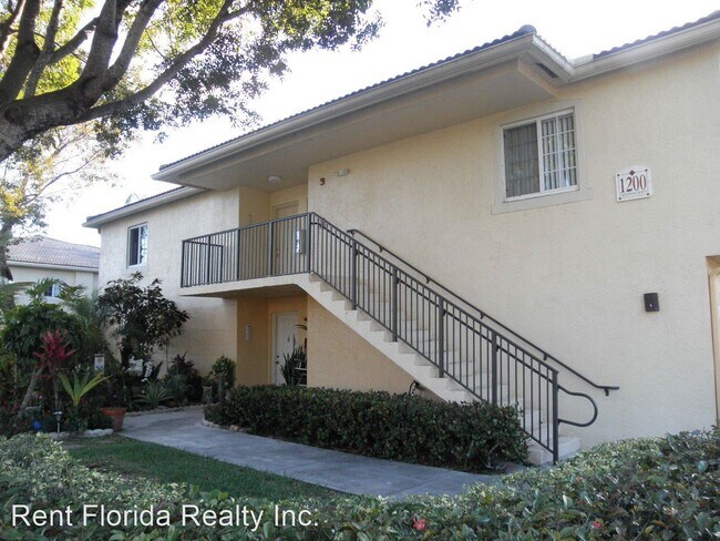 Building Photo - 1200 Crestwood Ct S