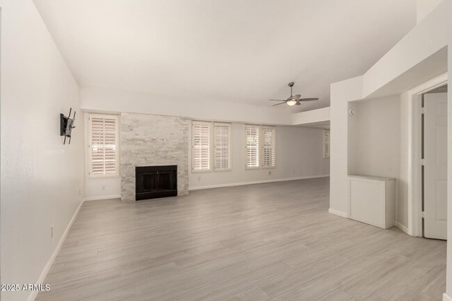 Building Photo - 11860 N 40th Way