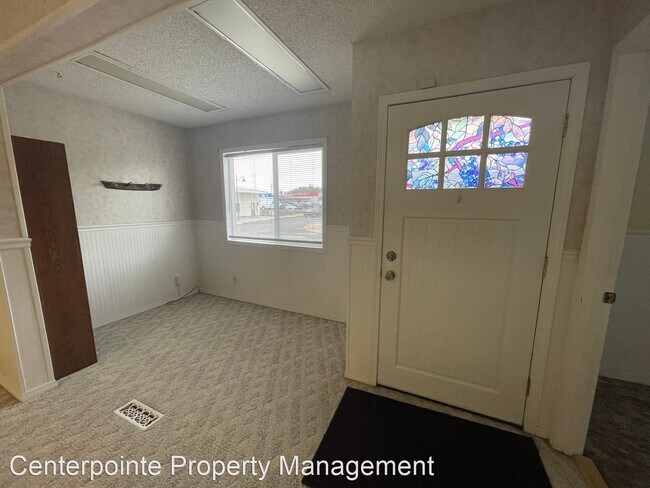 Building Photo - 3 br, 1 bath House - 602 SE Parrott St