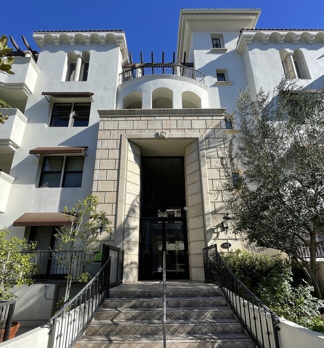 Building Photo - 122 N Clark Dr