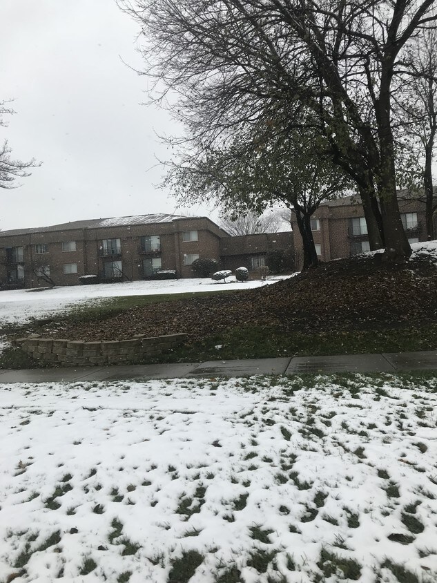 Building Photo - 400 N Mill Rd