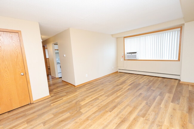 Building Photo - Clark Place Apartments & Townhomes