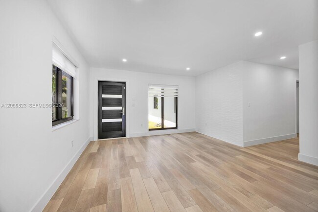 Foto del edificio - 3052 SW 26th St