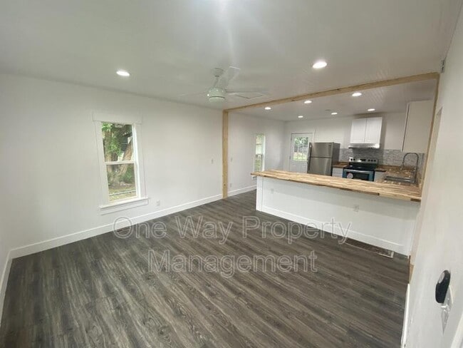 Foto del edificio - 1330 E 7th St