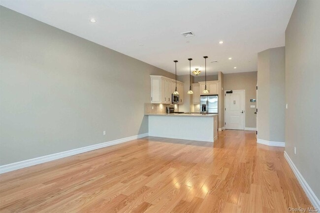 Building Photo - 10 Wall St