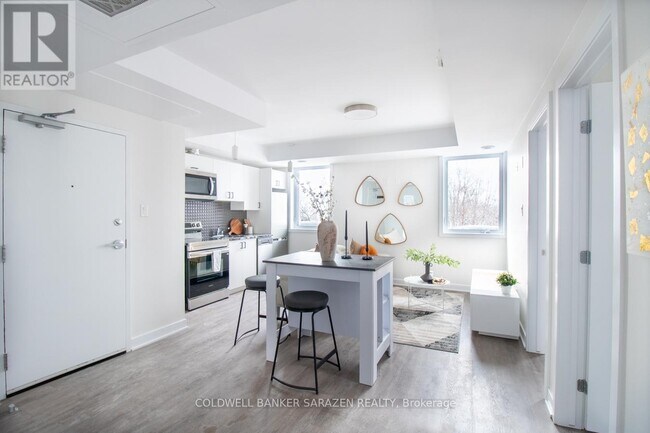 Photo du bâtiment - 994 Bronson Ave