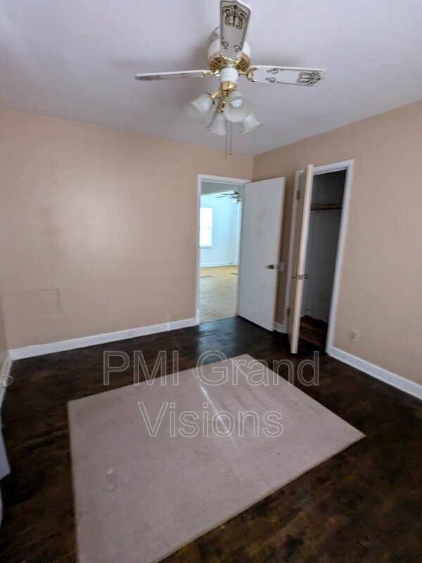 Building Photo - 1328 S 6th St