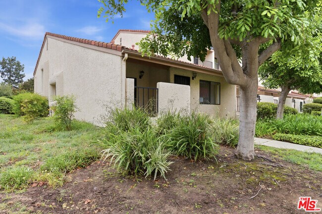 Building Photo - 18136 Oxnard St