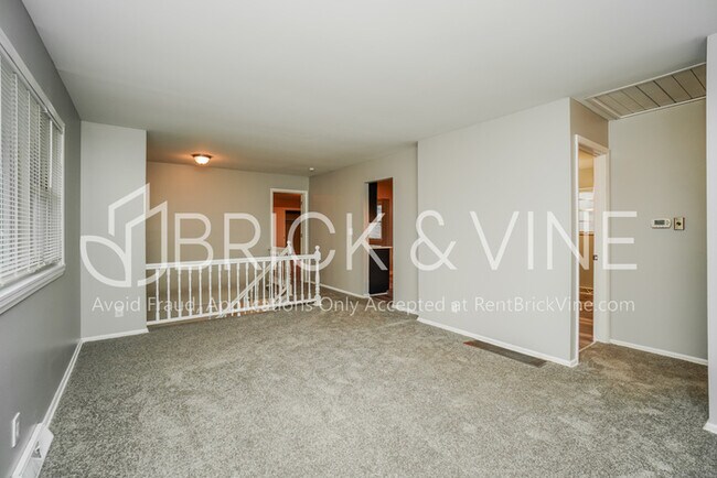 Foto del edificio - 1857 Kim Ave