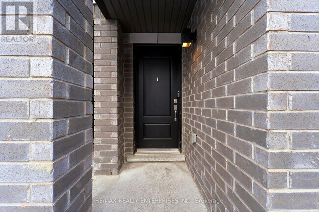 Building Photo - 414 Okanagan Path