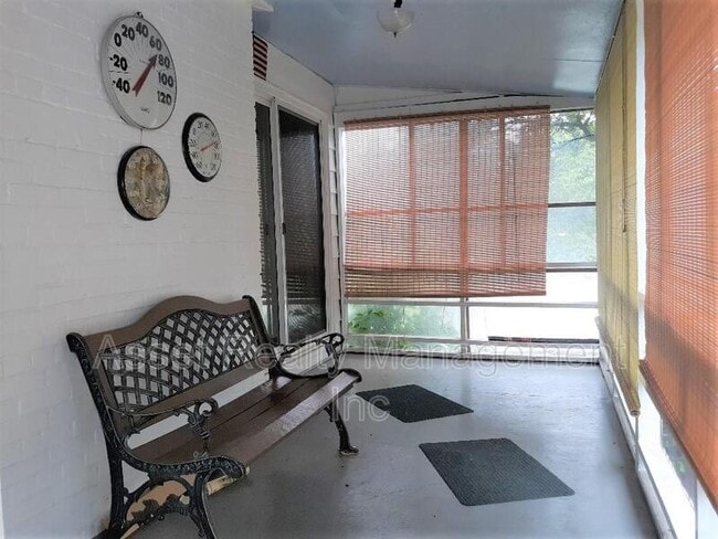 Building Photo - 120 Meadow Rd