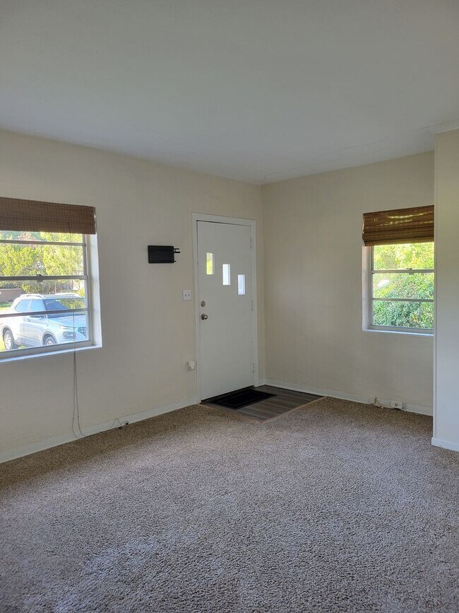 Foto del edificio - 493 Lake Howard Dr SW