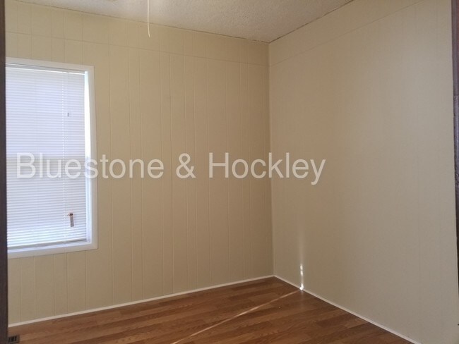 Building Photo - 7117 N Knowles Ave