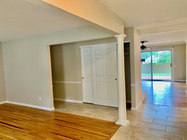 Building Photo - 1411 Old Farm Dr