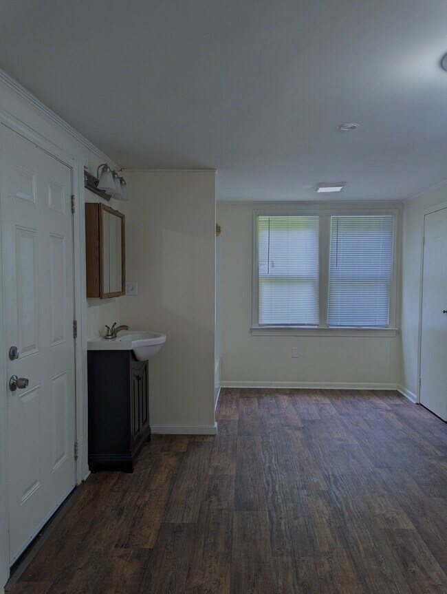 Building Photo - 1815 Brooklane Dr