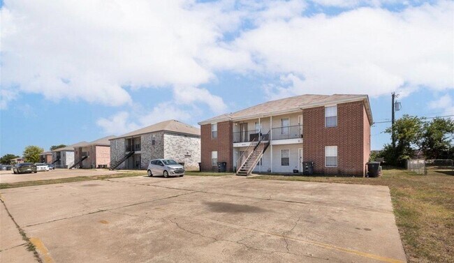 Foto del edificio - 3408 Cantabrian Dr