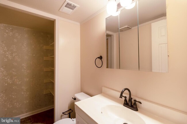 Building Photo - 3935 Wintergreen Pl