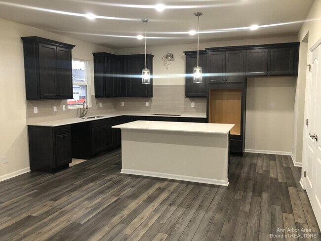 Building Photo - 751 Haywood Dr