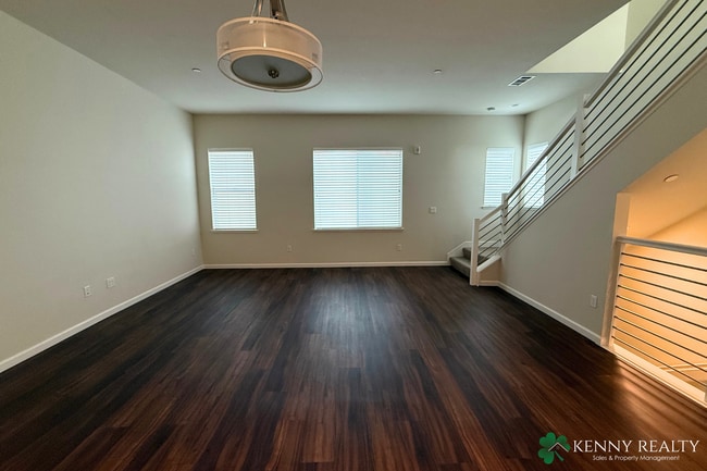 Building Photo - Spacious 2 Bedroom, 2.5 Bathroom Condo wit...
