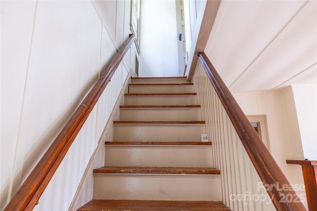 Building Photo - 43 Boyden St