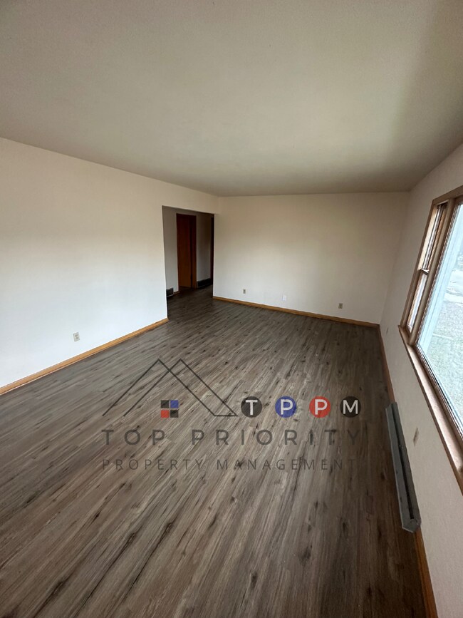 Building Photo - 3 Bed 1 Bath