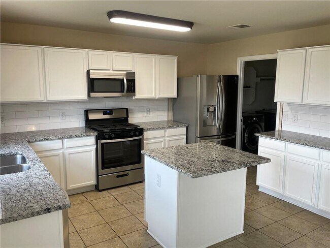 Foto del edificio - 456 Camelia Pkwy