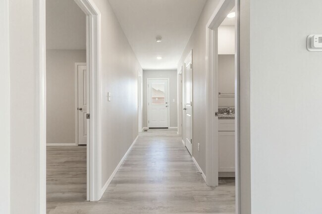 Foto del edificio - Stunning 4-Bedroom Home