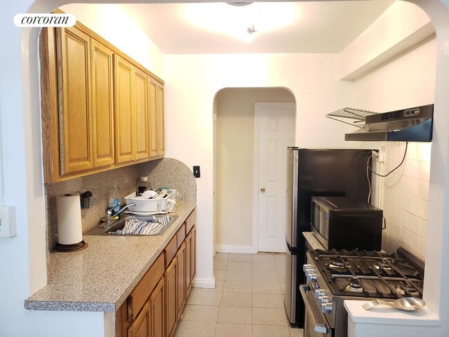 Building Photo - 2186 Paulding Ave